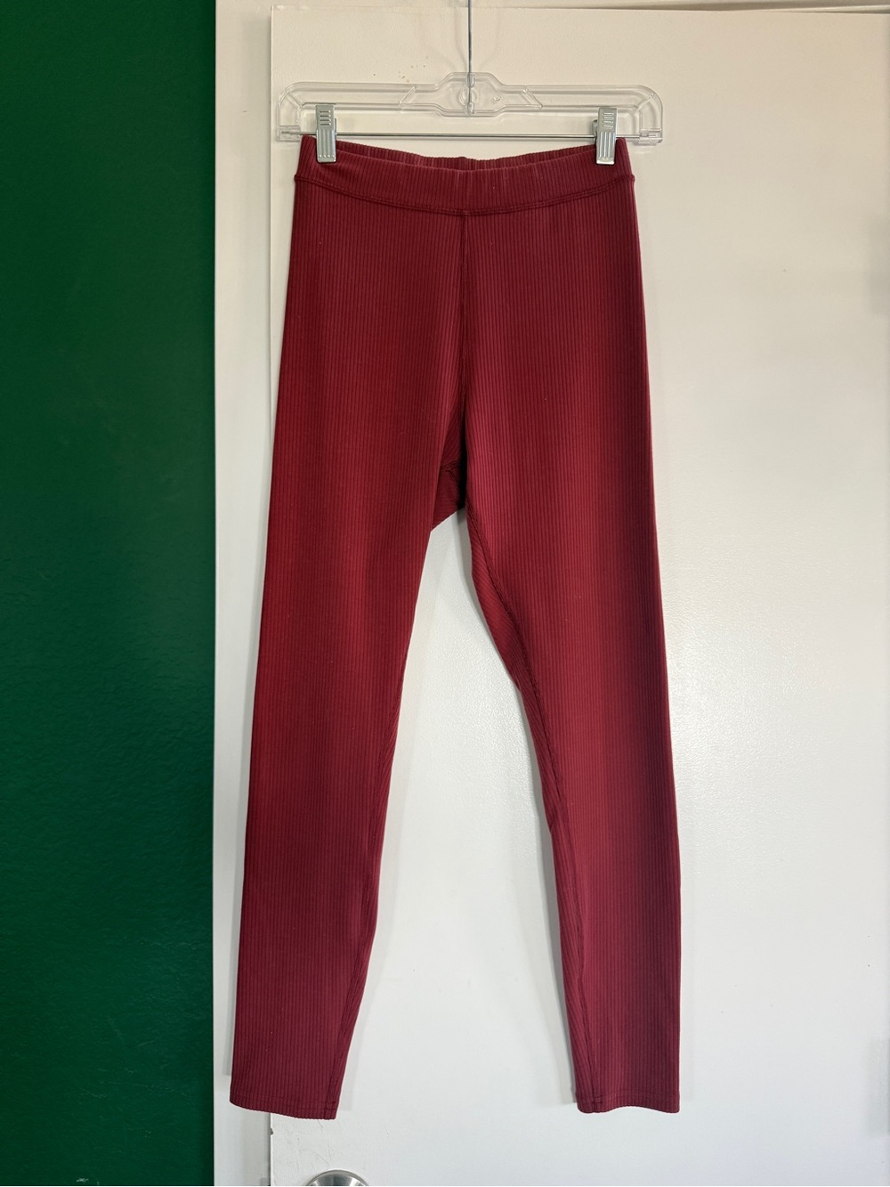 ALO Yoga Ribbed Leggings in Burgundy